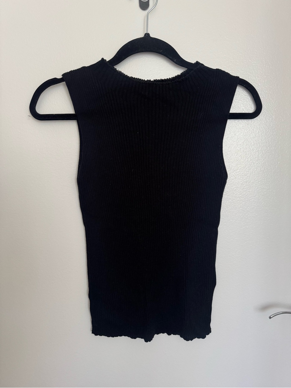 Uniqlo Black Ribbed Sleeveless Tank
